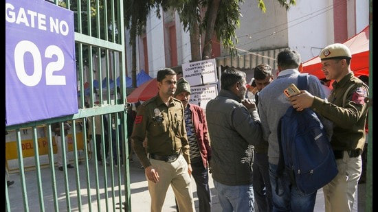 Counting of votes begins in Delhi