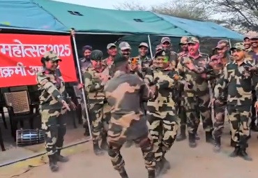 BSF jawans celebrate Holi