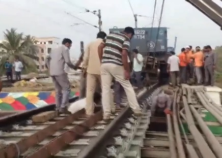 Goods train hits girder