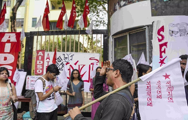 SFI  Protest Jadavpur Incident