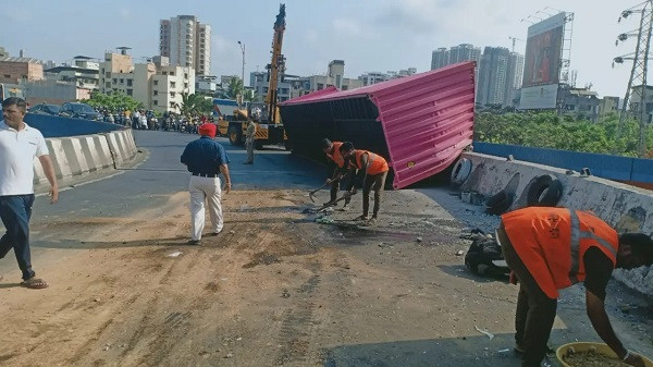 Container overturns near Nabanna