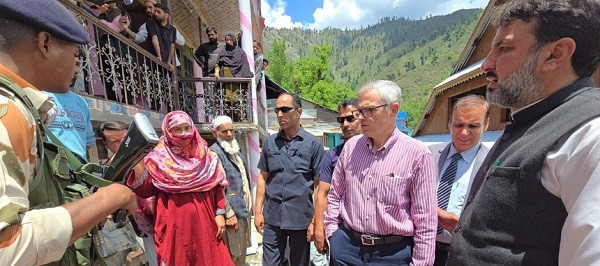 J-K CM Omar Abdullah visits Pakistani shelling-affected area in Kupwara