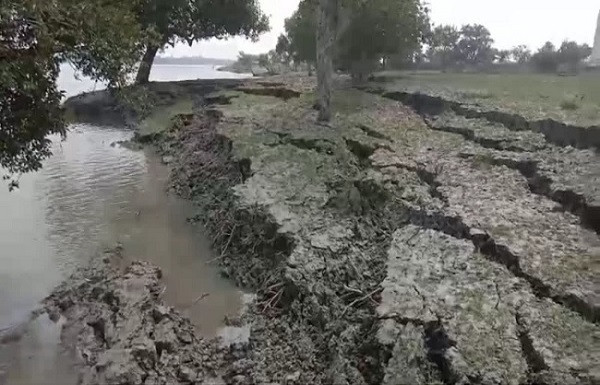 River embankment collapses in Gangasagar