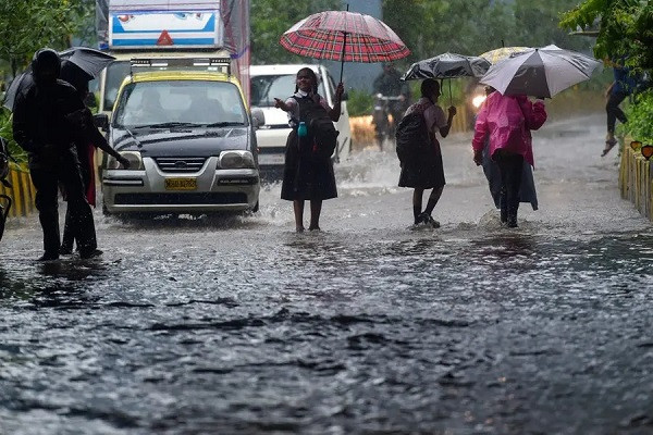 Kerala rains;Red alert in 3 districts; schools shut