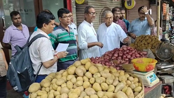 Task force raids Kolkata markets