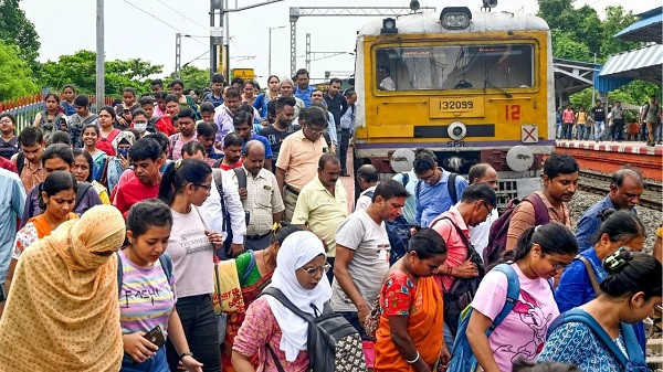 Major disruption in signaling system, nearly 200 locals and multiple express trains cancelled