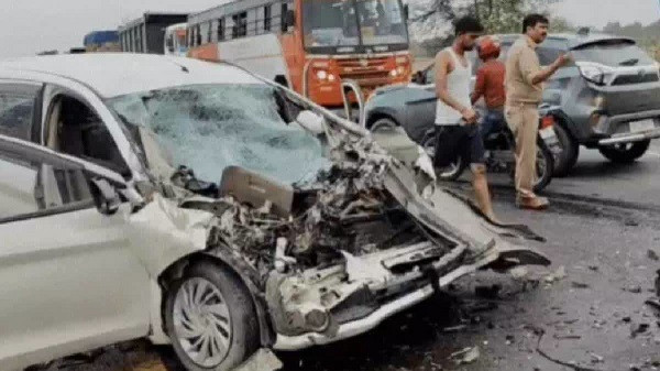 4 Killed, 3 Injured As Truck, Car Collide In Uttar Pradesh’s Barabanki
