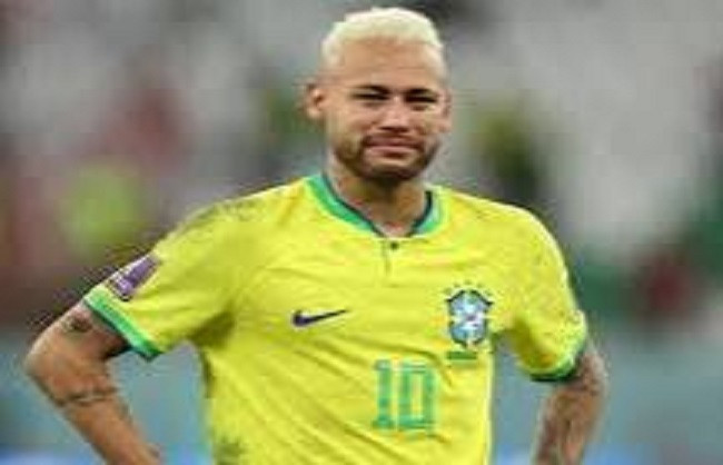 Neymar renews contract