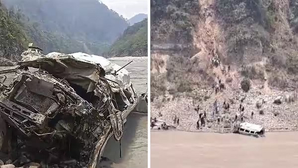 Uttarakhand accident,Bus with 18 onboard plunges into Alaknanda River