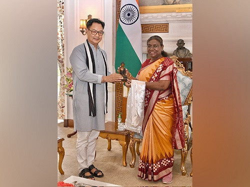 Rijiju wishes the President on his birthday