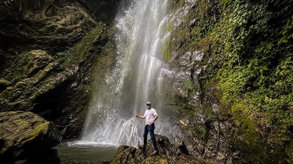 Lamahatta Waterfall