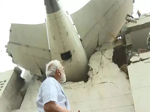 PM Modi visits crash site, holds high-level review meeting with officials