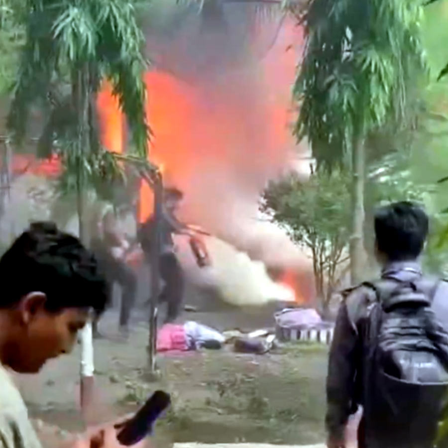 Air Force plane crashes at college in Bangladesh