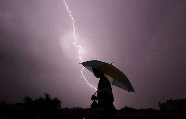 Lighting kills 9 in bihar