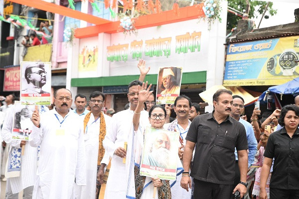 Mamata launches 'Bhasha Andolan' from Tagore's land Bolpur