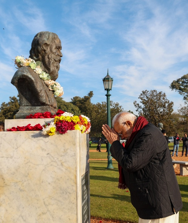 PM Modi Pays Tribute to Tagore in Argentina