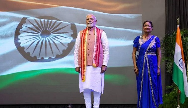 Prime Minister Narendra Modi & Trinidad & Tobago Prime Minister Kamala Persad Bissessar