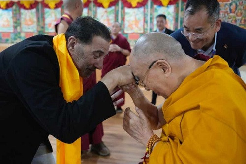 Actor meets Dalai Lama