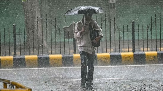 Heavy rain lashes Delhi