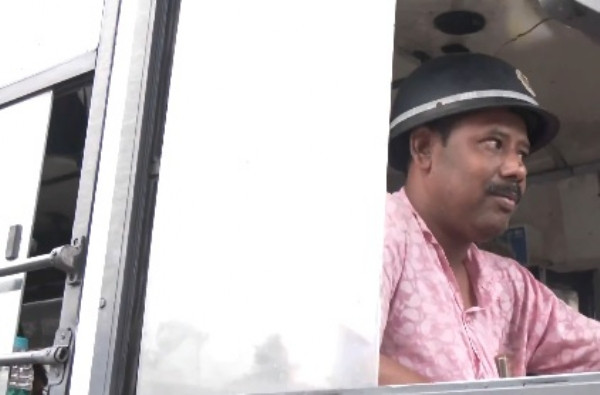 Bus drivers wearing helmets in Jadavpur