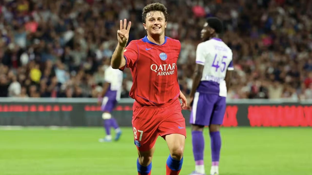 Neves hat trick PSG