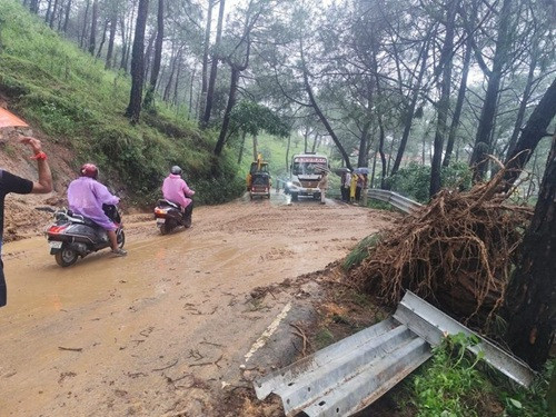 Himachal roads closed,