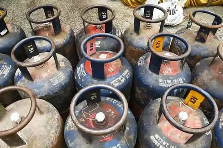 ommercial cylinder price cut