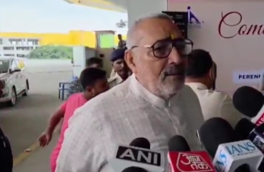 Giriraj Singh slams Mahua