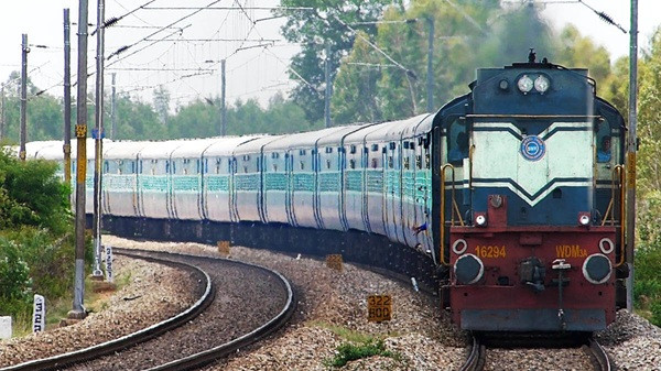 railway ticket counter timing
