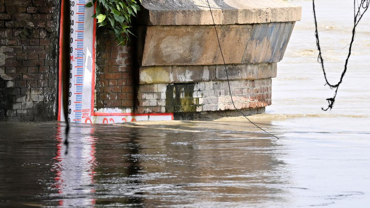 Yamuna river water level close to danger mark