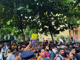 Assembly premises in uproar in protest against 2022 TET passers