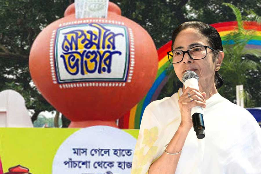 RBI officer praises Lakshmi Bhandar scheme