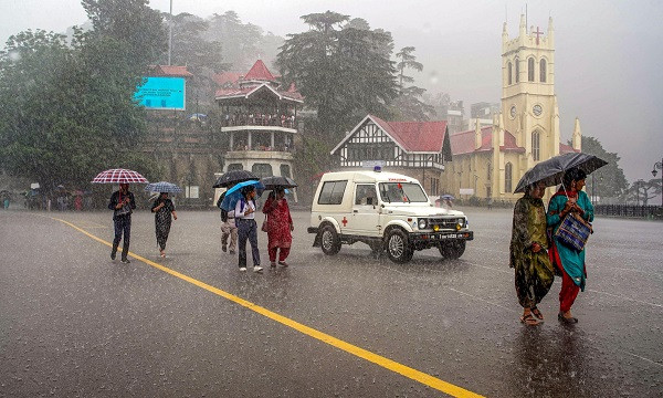 Rain lashes Shimla