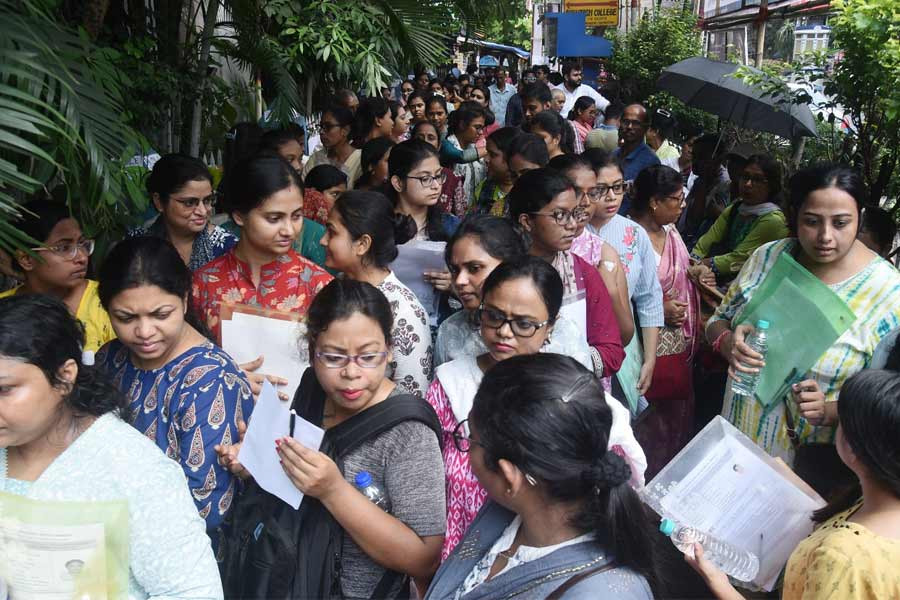 Job seekers from other states in Bengal to take teacher recruitment exam