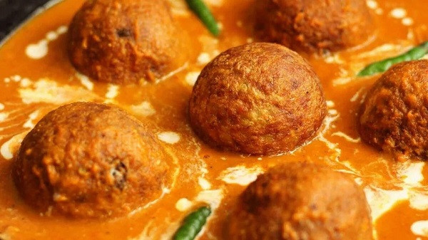 Kachkolar kofta curry
