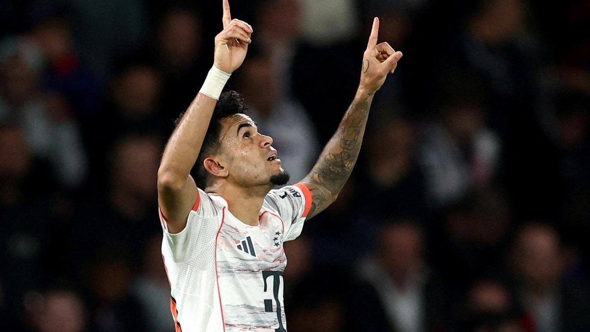 Bayern Munich's Luis Diaz celebrate