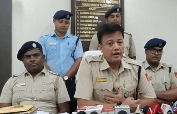 Checkpoint arrest trio by Budge Budge police