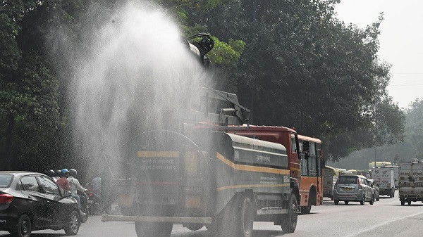 Air quality remains very poor in Delhi