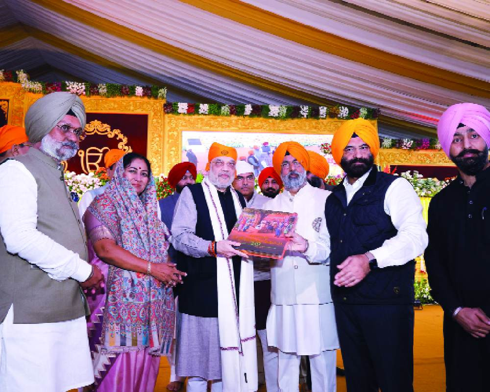 Amit Shah pays tribute to Guru Tegh Bahadur Sahib
