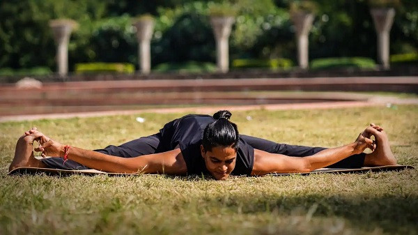 Kehuni Naman yoga pose