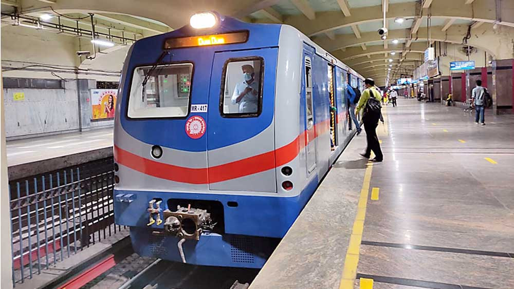 Metro services closed at Dakshineswar station