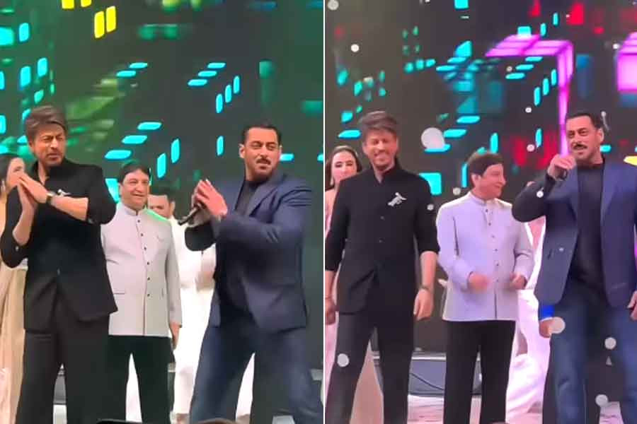 Shah Rukh and Salman Khan met at a Delhi event