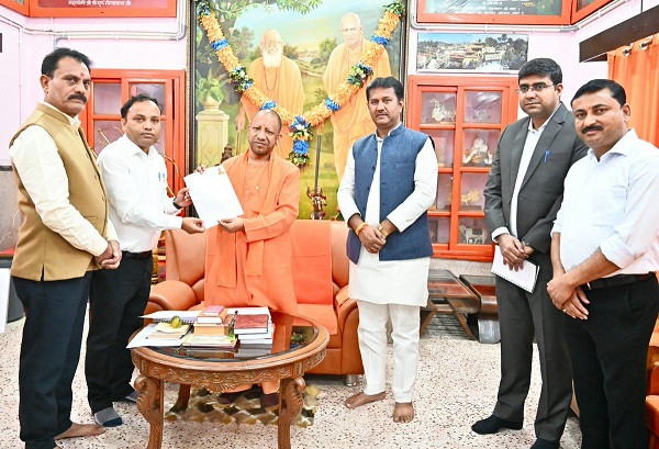 Uttar Pradesh CM Yogi Adityanath filled the SIR form