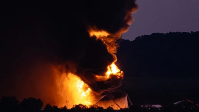 US cargo plane crashes