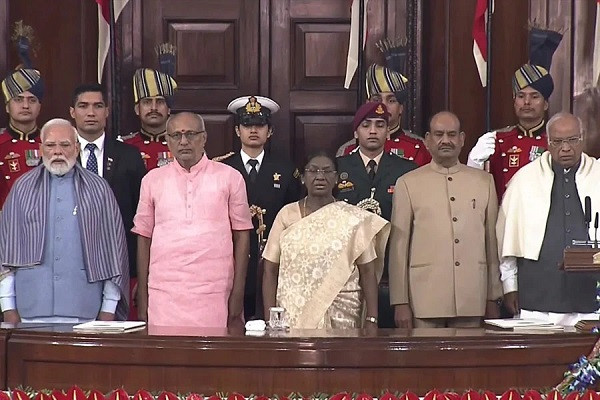 Droupadi Murmu Unveils Constitution’s First Kashmiri Edition