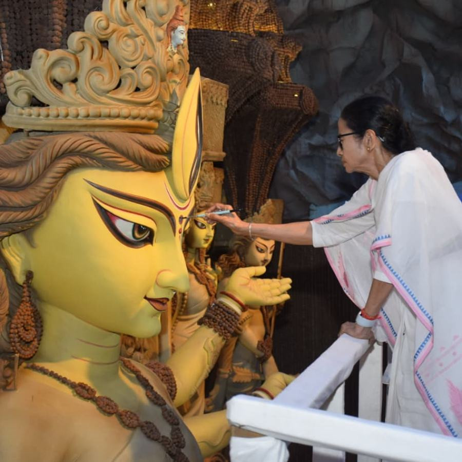WB CM Mamata Banerjee to Launch Durga Angan
