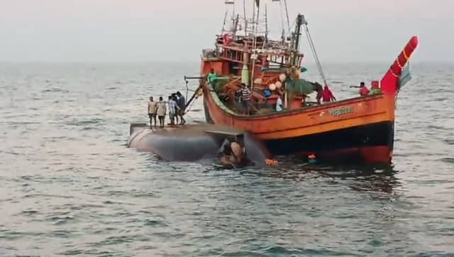 Bangladesh Navy trawler sinking