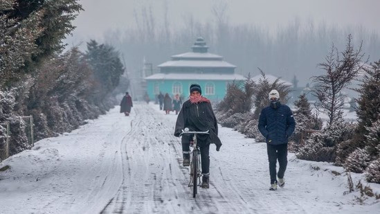 Sub-zero temperature in Kashmir