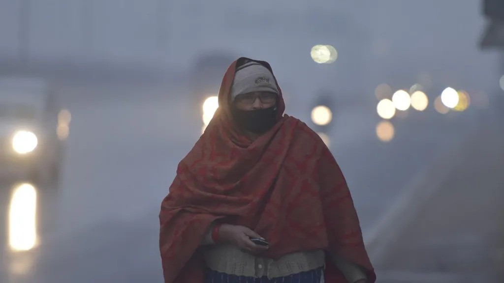 Cold weather sweeps northern India