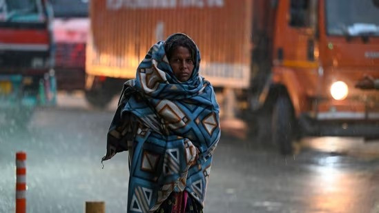 Non-Stop Rain in Delhi, Chill Intensifies